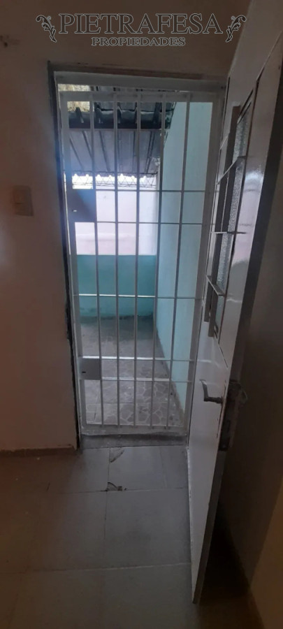 Casa ID.16000 - Casa en alquiler, 2 dormitorios, 1 baño, patio. Capurro.
