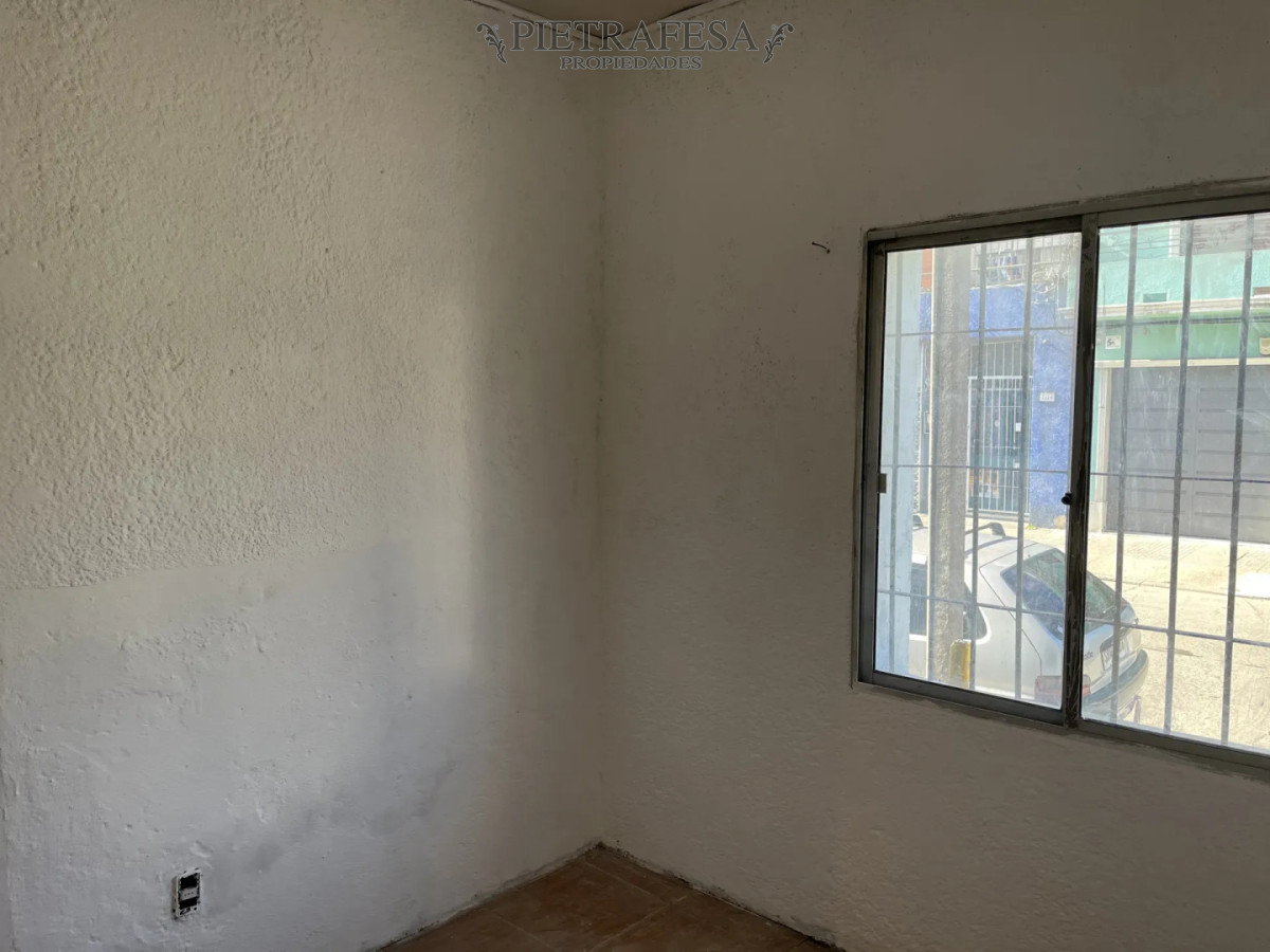 Casa ID.16326 - Casa en alquiler, 3 dormitorios, 1 baño, patio. Union.