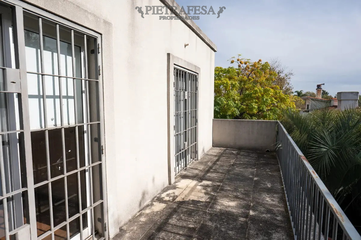 Casa ID.13859 - Gran casa en venta 4 dorm, 3 baños, fondo, garaje- Carrasco Norte 
