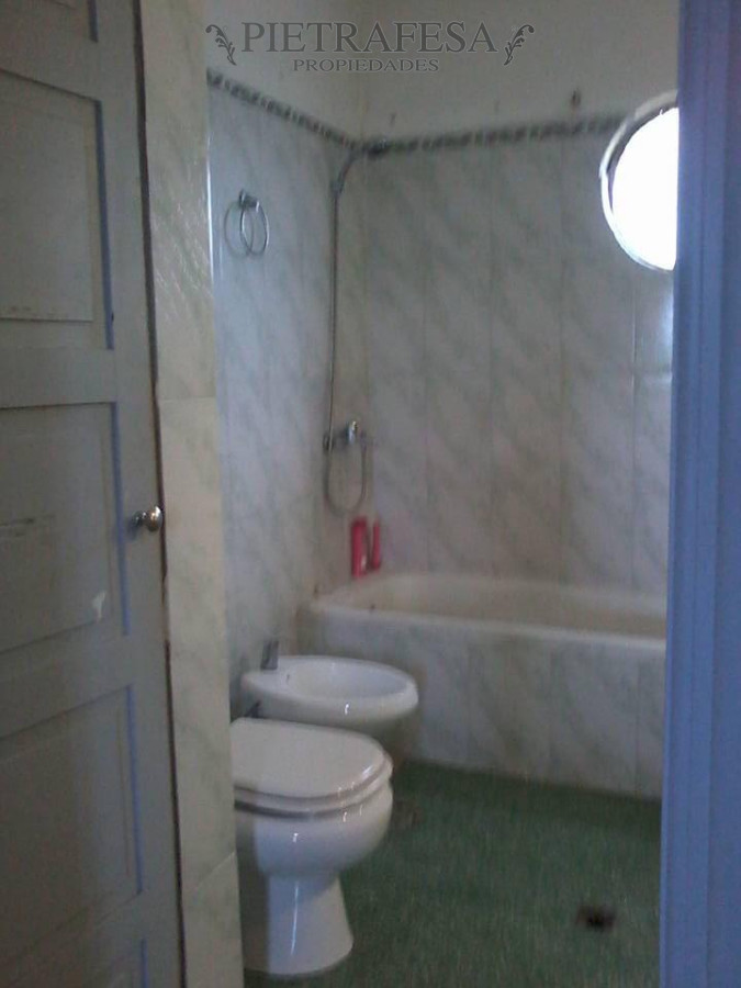 Casa ID.8581 - 2 casas con amplio terreno en venta, 6 dormitorio, 3 baños, cochera- Paso de la Arena