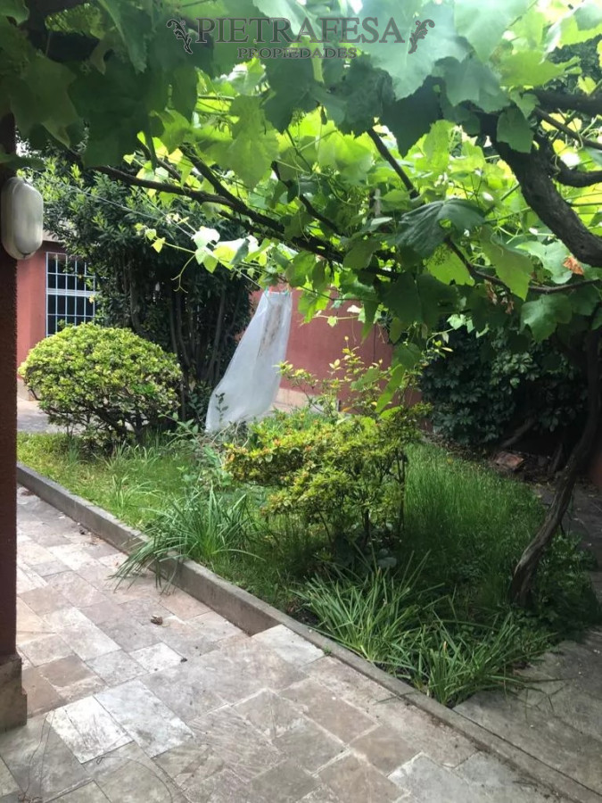 Casa ID.9004 - Casa en venta 4 dormitorios, 3 baños, patio y gje-La Blanqueada