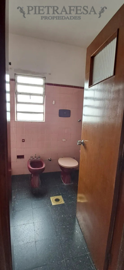 Casa ID.14956 - Casa en alquiler, 3 dormitorios, 1 baño, balcón, patio con parrillero. Tres Cruces.