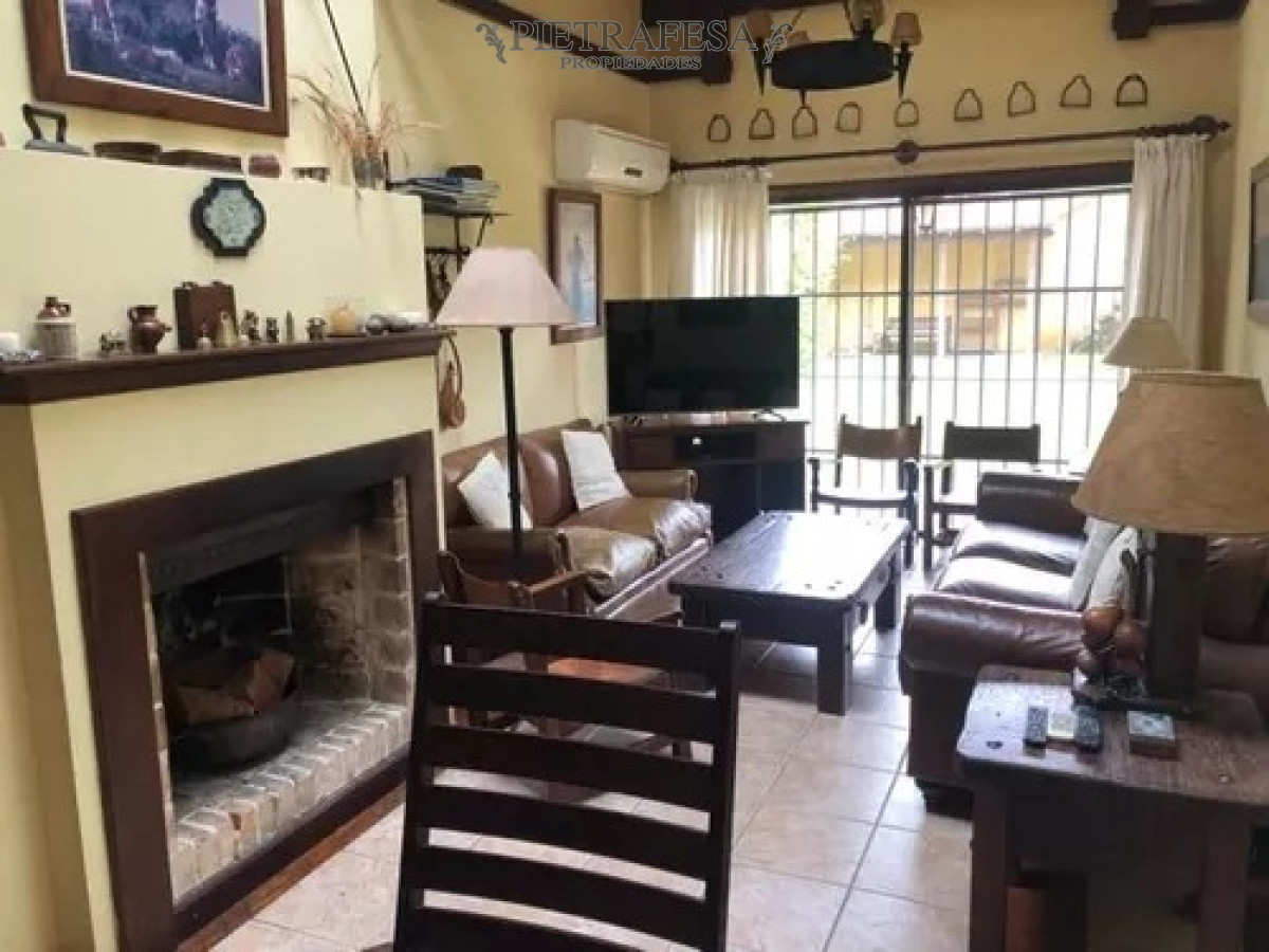 Casa ID.10346 - Casa en venta 5 dormitorios, 8 baños, barbacoa, cochera-Carrasco
