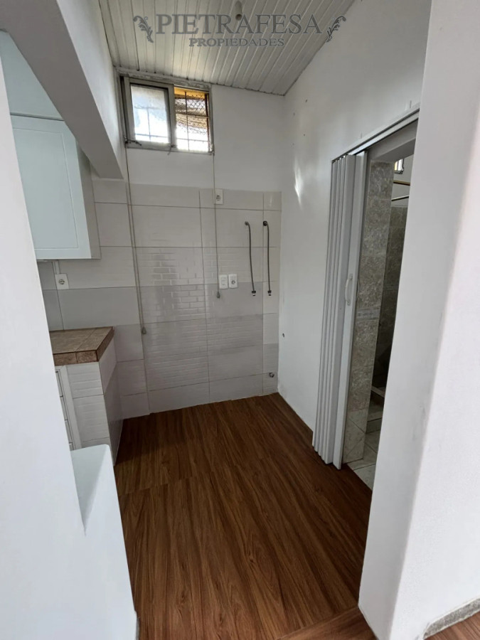 Casa ID.15818 - Casa en alquiler, 2 dormitorios, 1 baño, patio. Malvin Norte.
