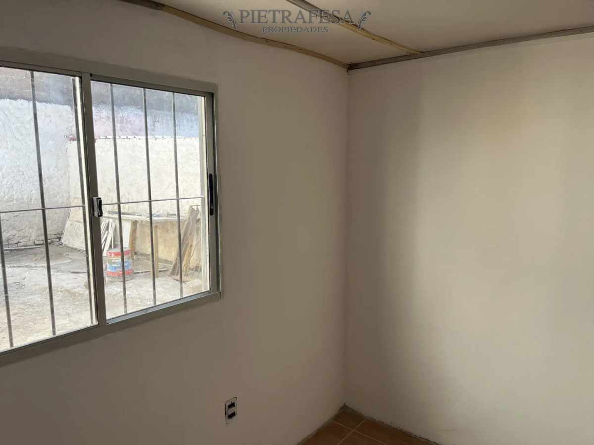 Casa ID.16326 - Casa en alquiler, 3 dormitorios, 1 baño, patio. Union.