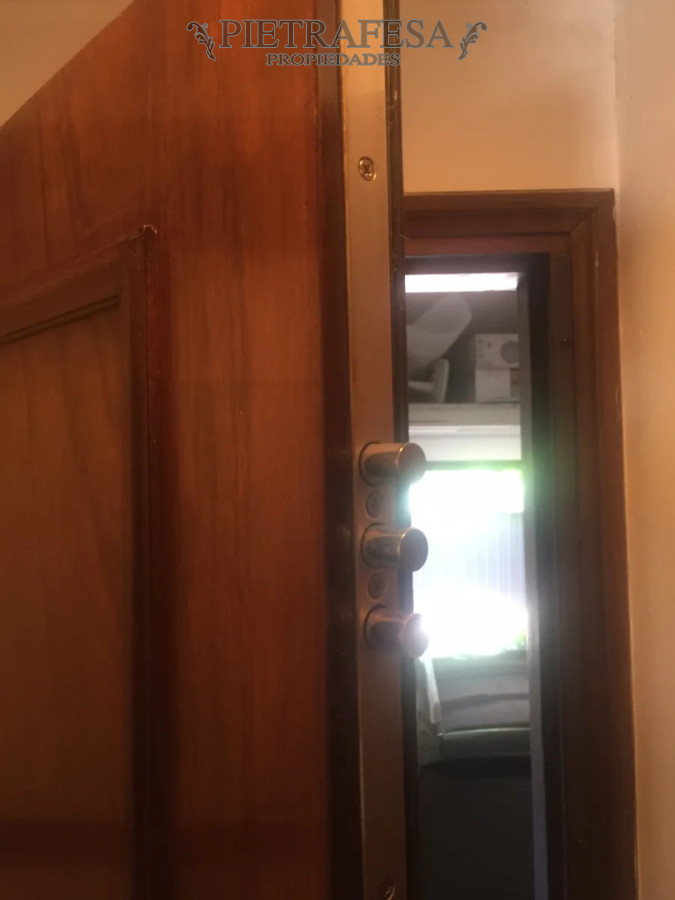 Casa ID.14953 - Casa en alquiler, 4 dormitorios, 3 baños, patio, cochera. Uso Comercial. Puerto Buceo. 