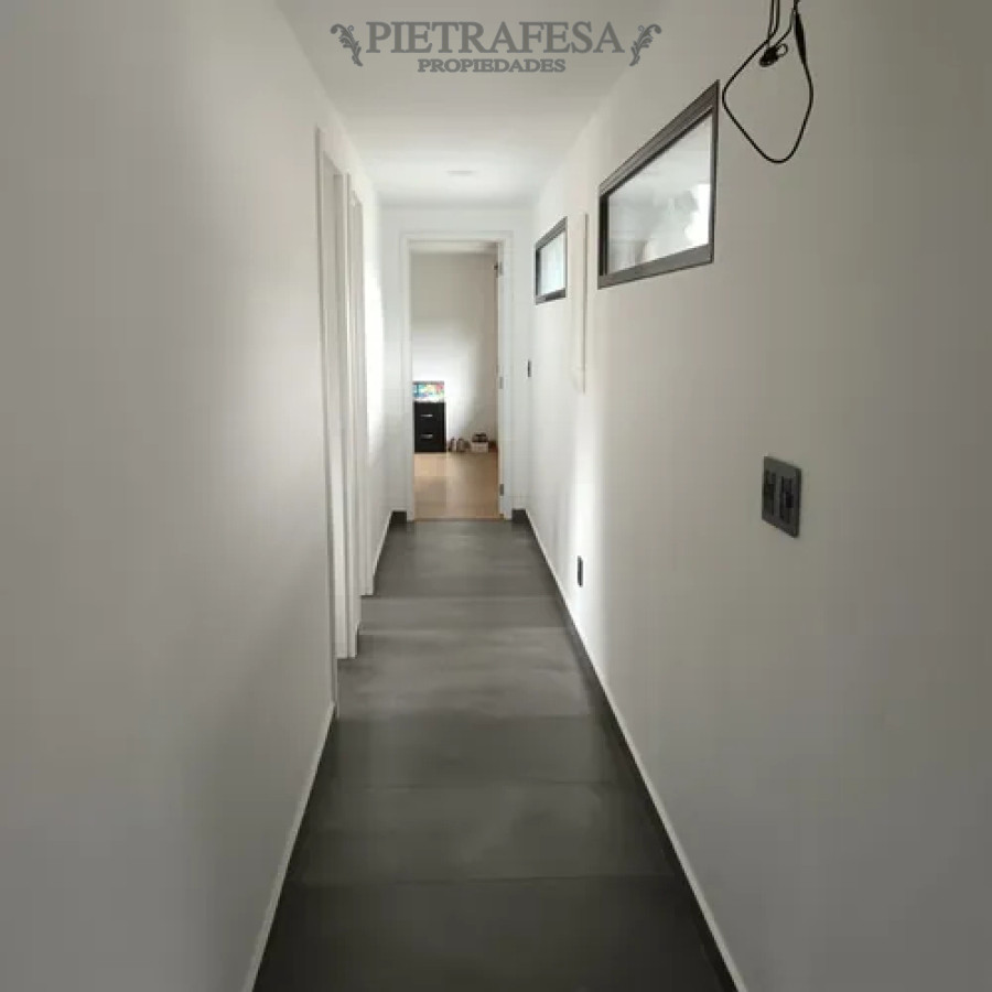 Casa ID.14219 - Casa en venta, 4 dormitorios, 2 baños, barbacoa, piscina, cochera. Cumbres de Carrasco.