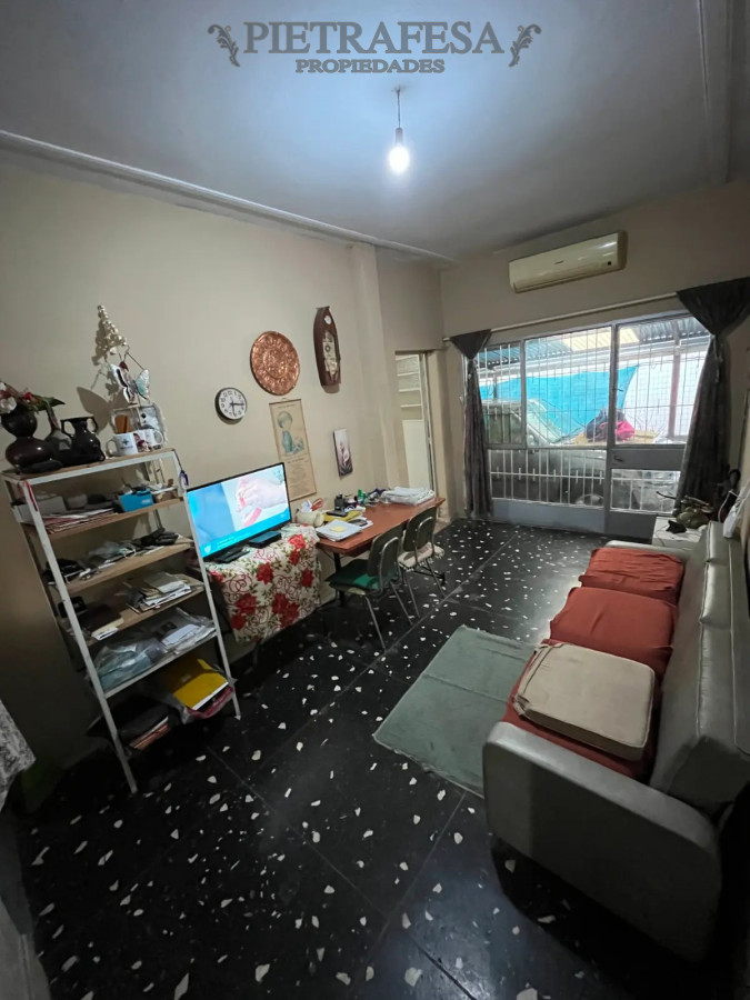 Casa ID.7555 - Casa mas apto en venta 4 dormitorios, 3 baños, fondo y garaje-Víctor Raúl Haya de la Torre-Malvin 