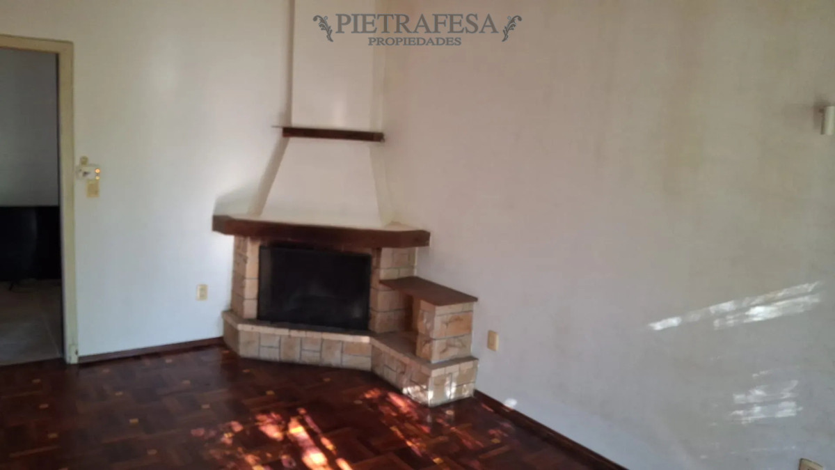 Casa ID.15846 - Casa en alquiler, 3 dormitorios, 1 baño, patio, cochera. Union.