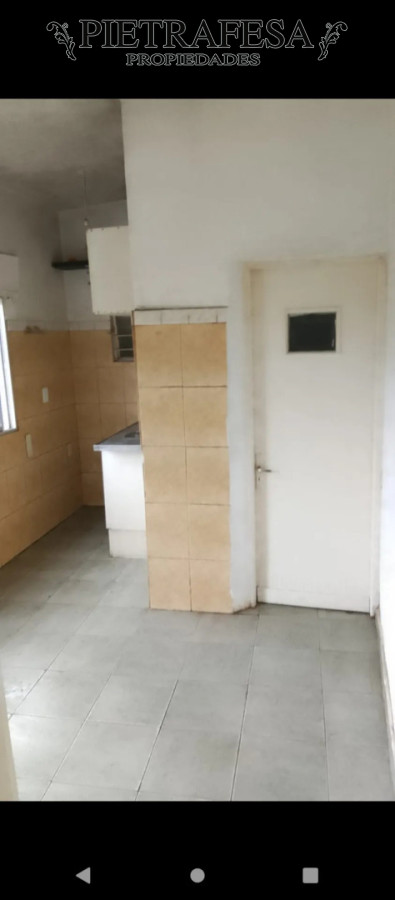 Casa ID.15076 - Casa en alquiler, 1 dormitorio, 1 baño, patio con parrillero, cochera. Solymar.