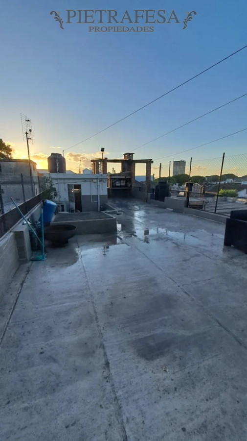 Casa ID.15018 - Casa en venta, 4 dormitorios, 2 baños, terraza con parrillero. Bella Vista.