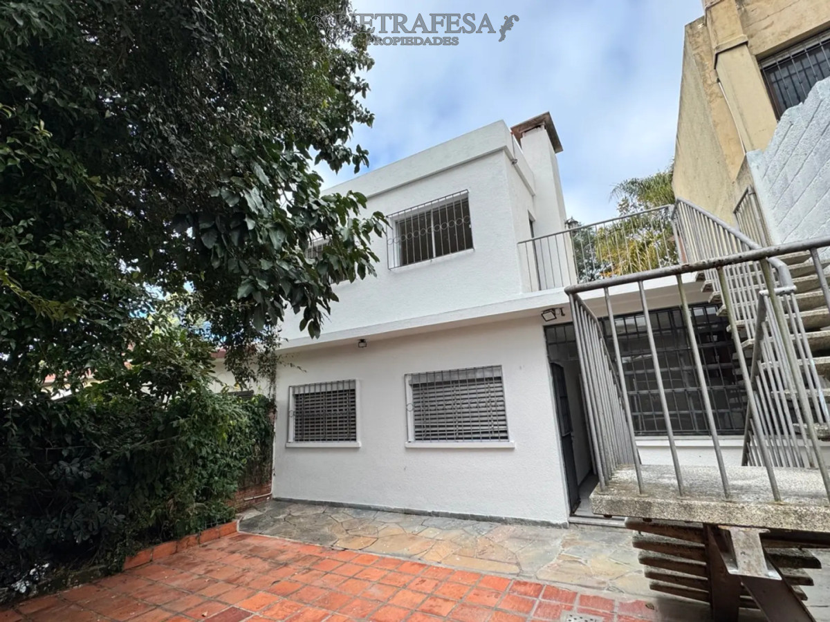 Casa ID.15837 - Casa en alquiler, 4 dormitorios, 3 baños, patio, garaje. Carrasco.