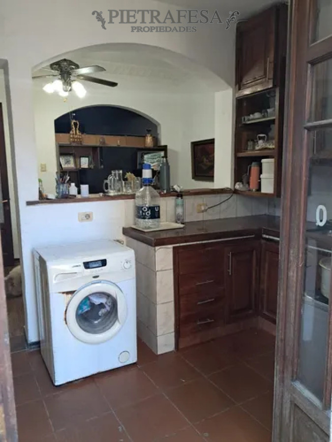 Casa ID.14198 - Casa , 4 dormitorios, 3 baños, patio, garaje, azotea. La Blanqueada.