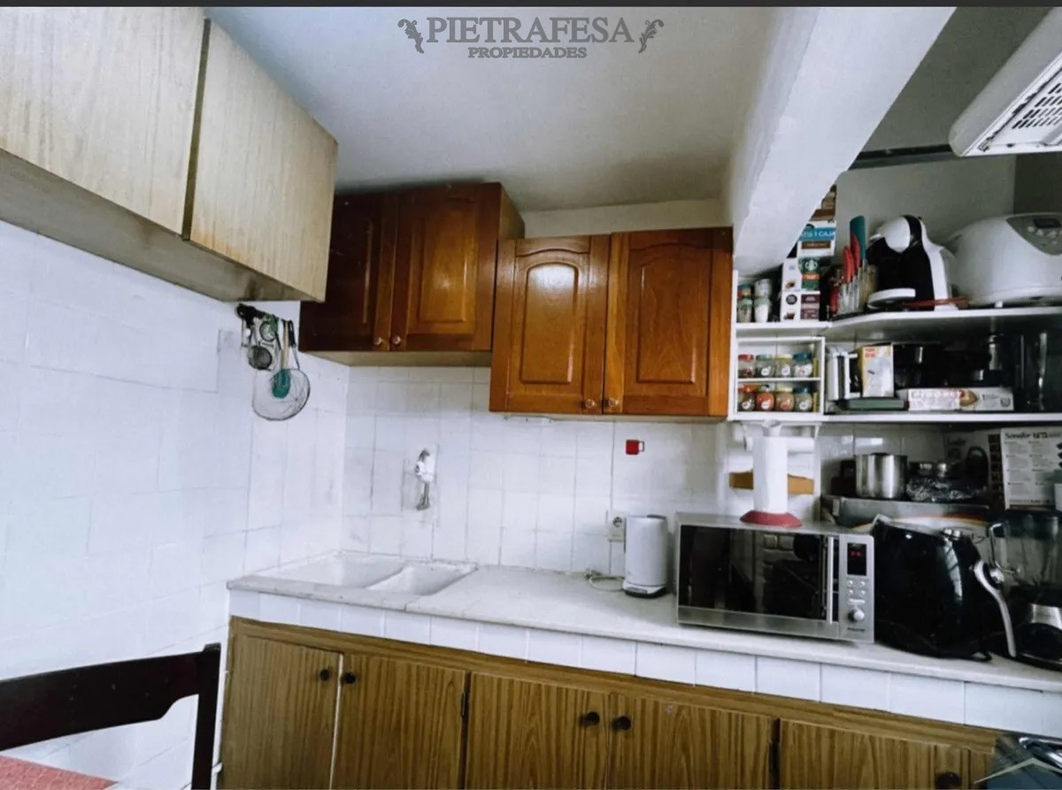 Casa ID.13931 - Venta con Renta de Casa PH - 3 dormitorios - 1 baño - Balcón - Terraza - La Comercial