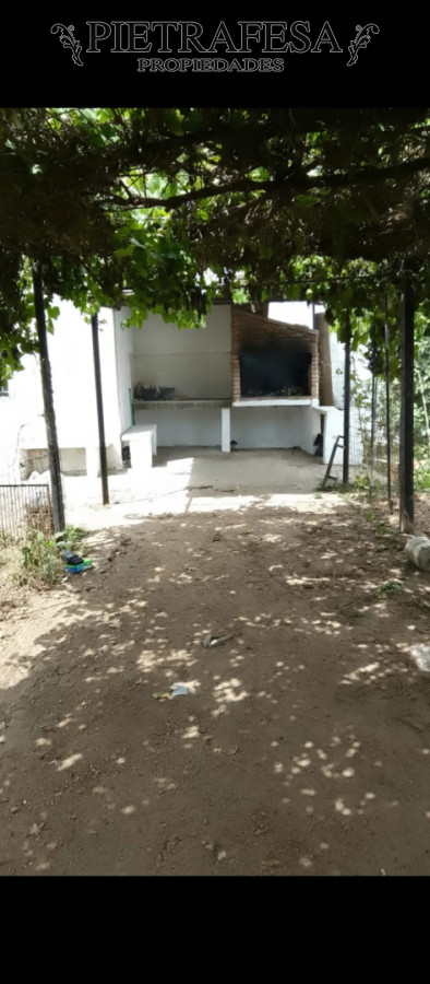 Casa ID.15076 - Casa en alquiler, 1 dormitorio, 1 baño, patio con parrillero, cochera. Solymar.