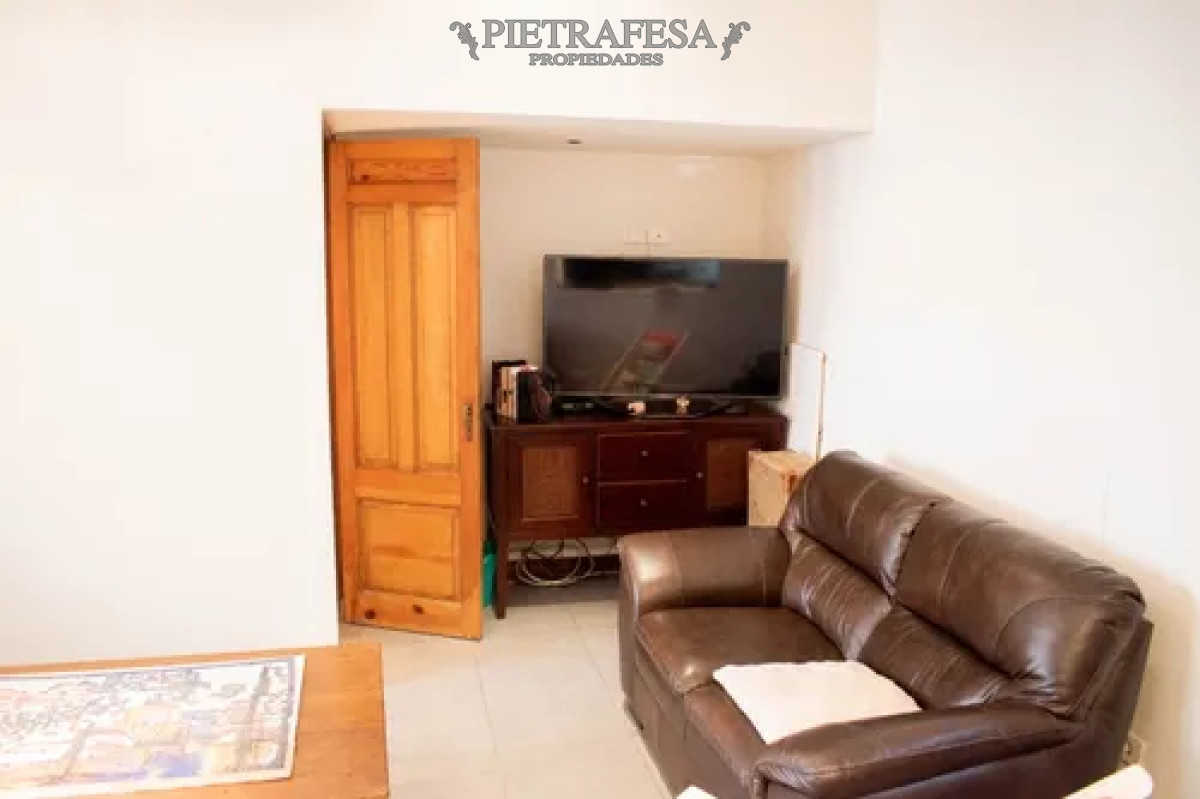 Casa ID.14001 - Casa en alquiler, 3 dormitorios, 2 baños, patio, garaje. Punta Carretas.