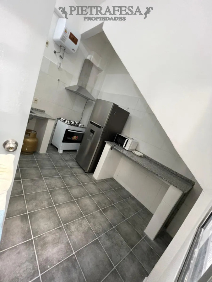 Casa ID.15038 - Casa remodelada en venta, 15 habitaciones, 16 baños, patio, cocheras. Reducto.
