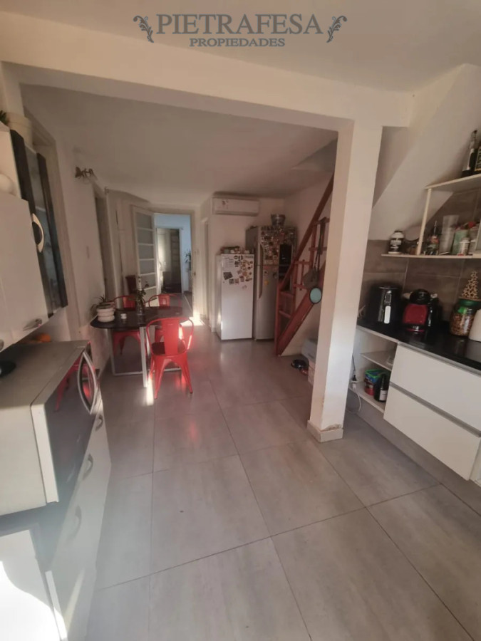 Casa ID.15018 - Casa en venta, 4 dormitorios, 2 baños, terraza con parrillero. Bella Vista.