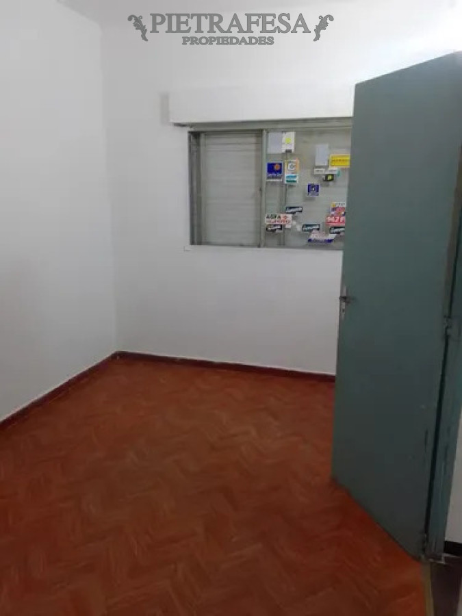 Casa ID.14525 - Casa en alquiler, 1 dormitorio, 1 baño, patio, cochera. Sayago.