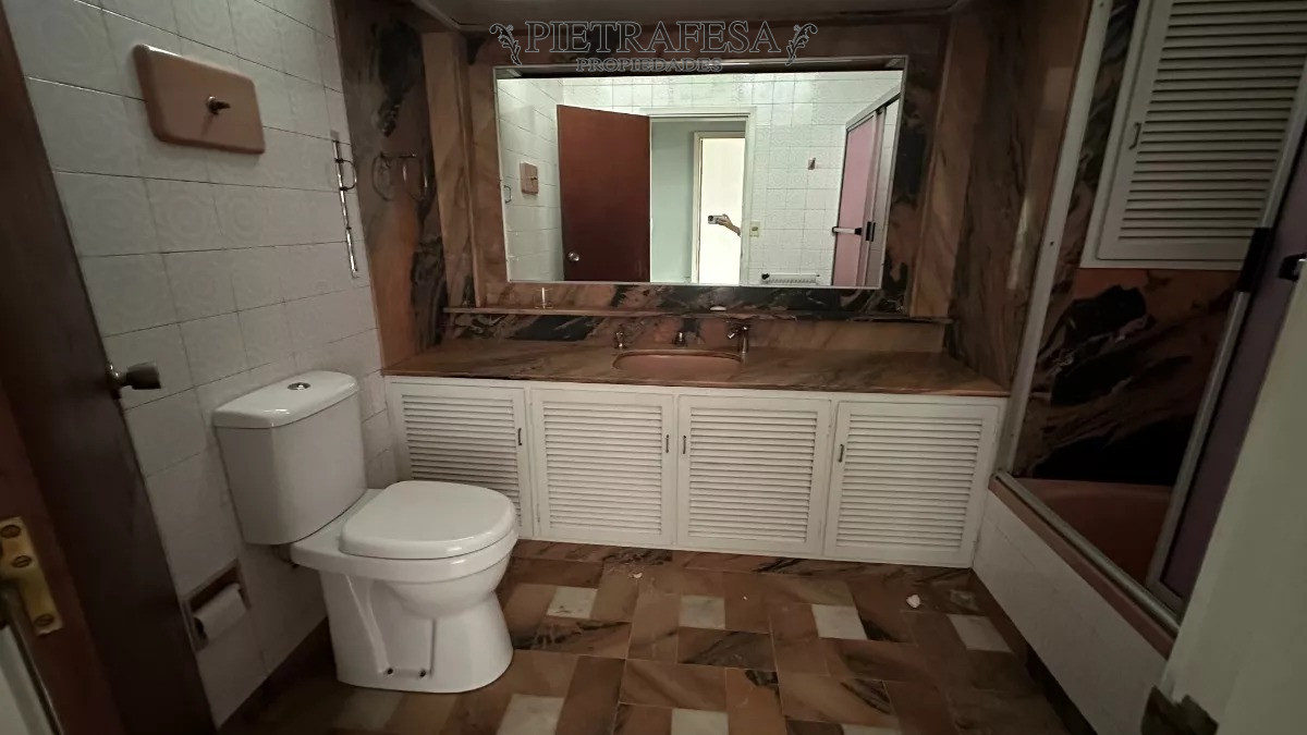 Casa ID.10336 - Casa en venta 4 dormitorios, 3 baños, fondo, gje-Buceo