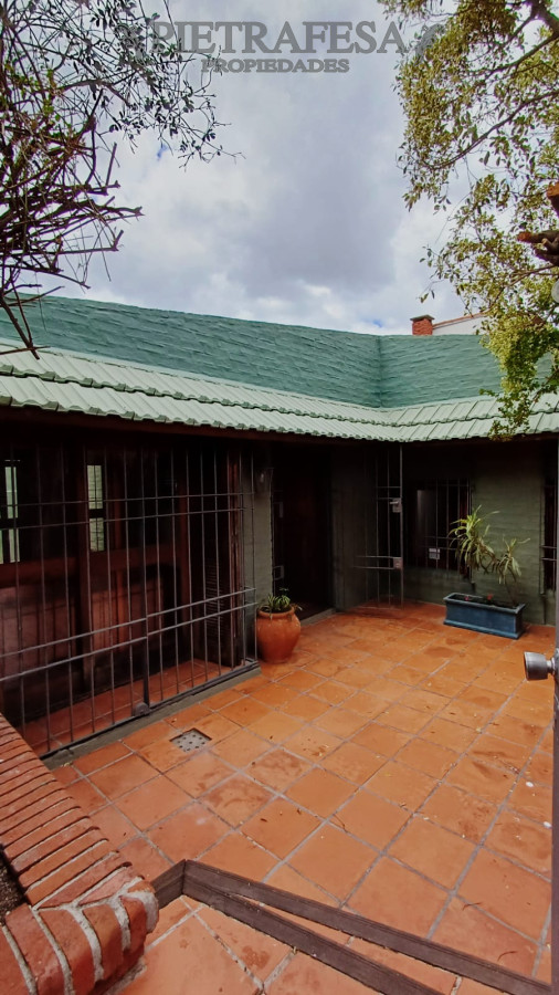 Casa ID.14646 - Casa en venta Con Renta, 3 dormitorios, 1 baño, patio con parrillero. Malvin. 