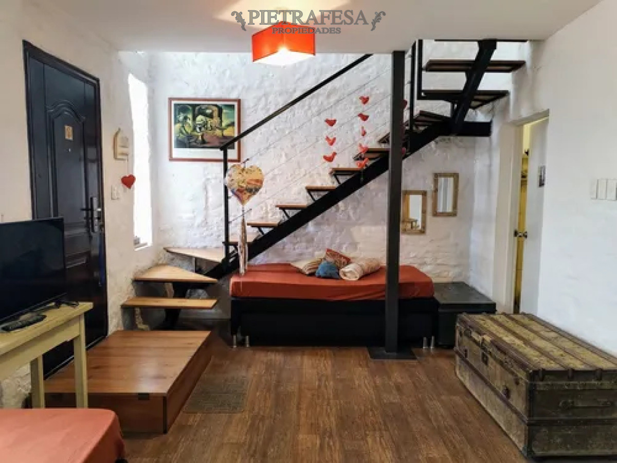 Casa ID.14254 - Casa en alquiler, 2 dormitorios, 1 baño, terraza. Amueblada. Aguada.