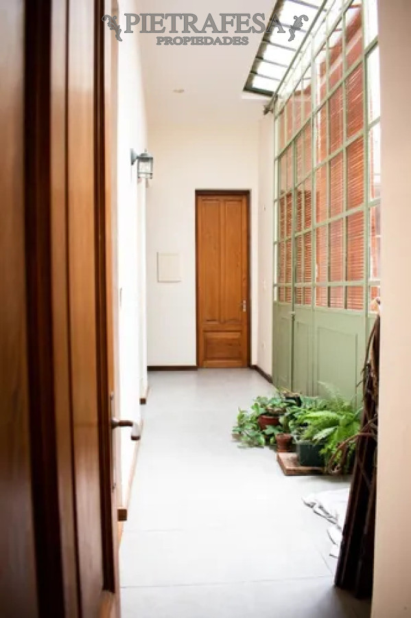 Casa ID.14001 - Casa en alquiler, 3 dormitorios, 2 baños, patio, garaje. Punta Carretas.