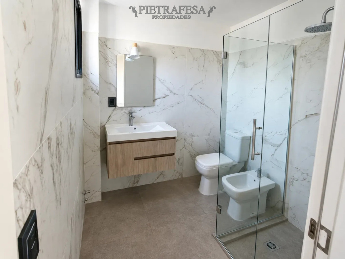 Casa ID.16372 - Casa en venta a estrenar - 5 dormitorios - 2 baños - Patio - Cochera SOLYMAR 