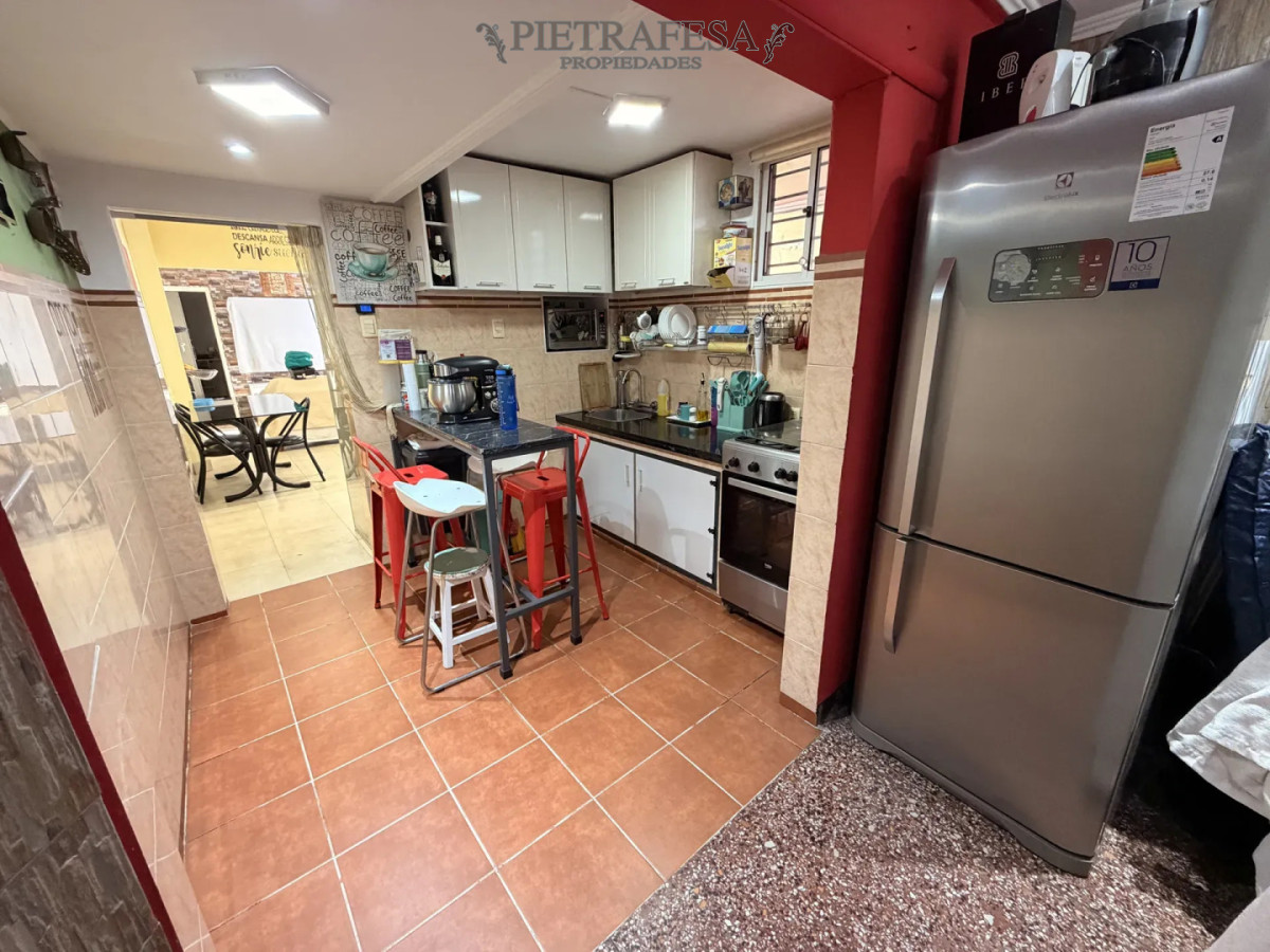 Casa ID.15660 - Casa en venta, 2 dormitorios, 1 baño, patio, garaje. La Blanqueada.
