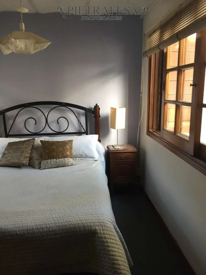 Casa ID.7882 - Casa en venta con renta, 3 dormitorios, 4 baños, cochera, Dr. Pablo de María, Cordón.