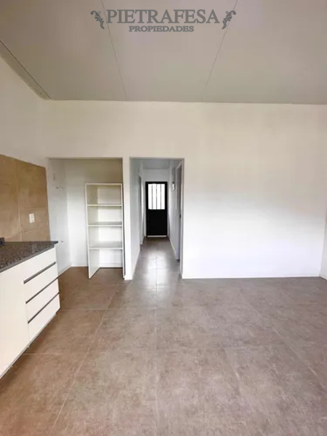 Casa ID.14488 - Casa en alquiler, 1 dormitorio, 1 baño, patio con parrillero, cochera. El Pinar.