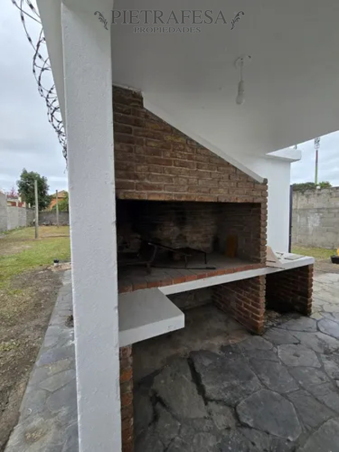 Casa ID.13715 - Casa en alquiler, 3dormitorios, 1baño, patio, cochera. Carrasco Norte.