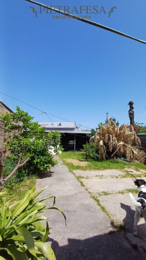 Casa ID.14999 - 2 Casas en venta, 4 dormitorios, 1 baño, patio, Malvin Norte.