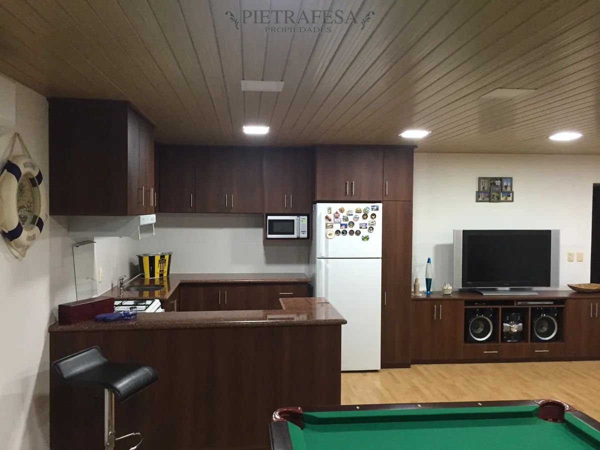 Casa ID.13858 - Casa en venta con piscina, 3 dorm, 4 baños, garaje-Colón 