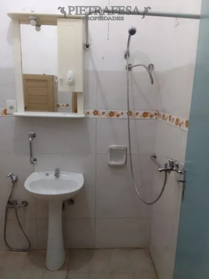 Casa ID.14525 - Casa en alquiler, 1 dormitorio, 1 baño, patio, cochera. Sayago.