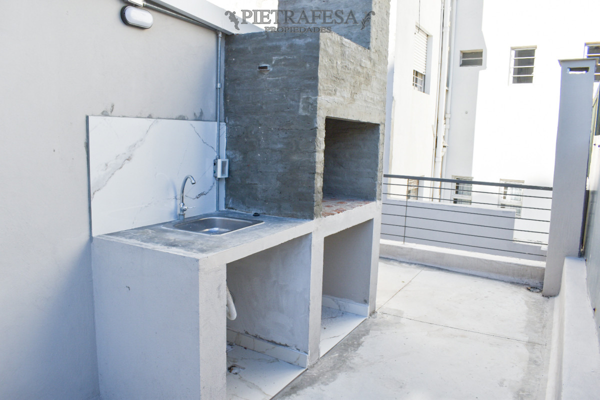 Casa ID.13722 - Dúplex en venta, 2 dorm, 1 baño, garaje-Tres Cruces