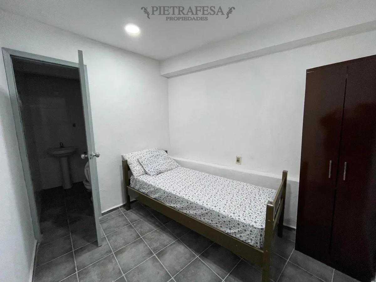 Casa ID.15038 - Casa remodelada en venta, 15 habitaciones, 16 baños, patio, cocheras. Reducto.