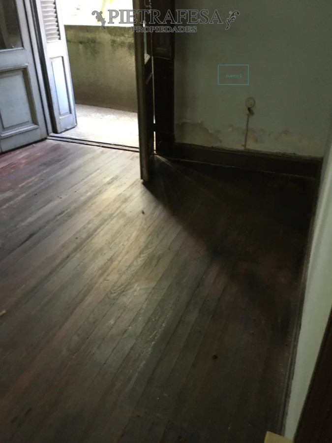 Casa ID.4989 - Casa en venta mas local, 5 dormitorios, 2 baños- AV. Uruguay - Centro