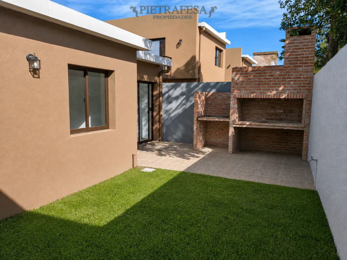 Casa ID.16375 - Casa en venta a estrenar - 3 dormitorios - 2 baños - Patio - Cochera 
