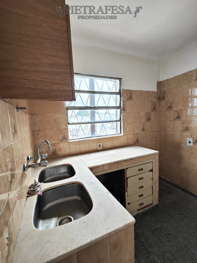 Casa ID.13588 - Casas en alquiler, 5dormitorios, 3 baños, patio, azotea. Paso Molino.