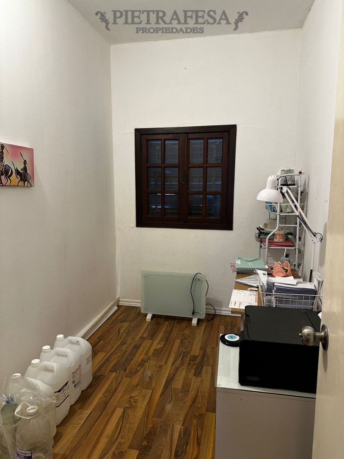 Casa ID.9588 - Casa en venta con renta,3 dormitorios,patio,cochera-Bolivar