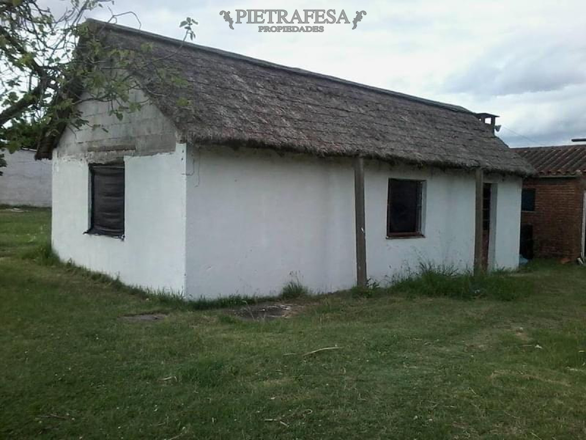 Casa ID.8581 - 2 casas con amplio terreno en venta, 6 dormitorio, 3 baños, cochera- Paso de la Arena