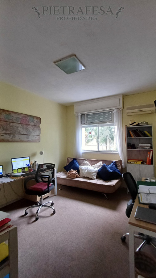 Casa ID.7322 - Casa en venta 5 dormitorios, 4 baños, fondo con piscina y garaje-Basilea-Carrasco