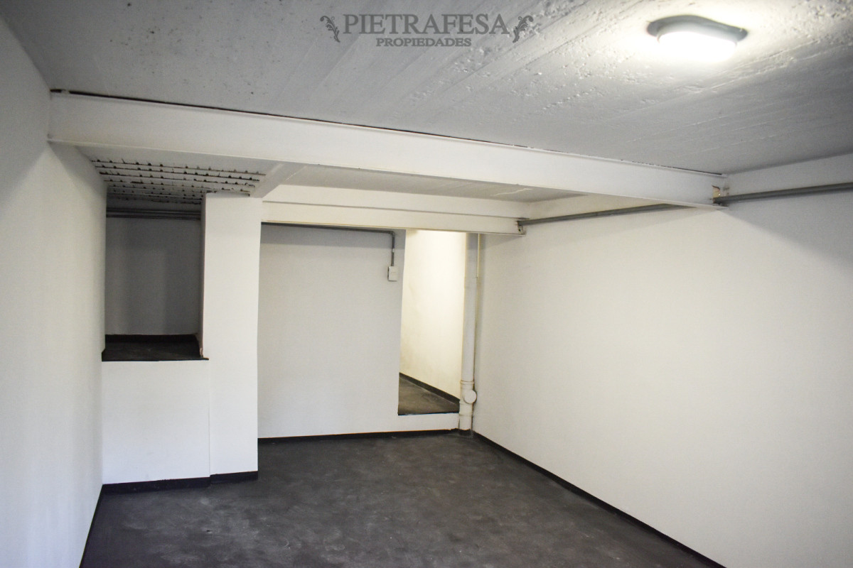 Casa ID.13722 - Dúplex en venta, 2 dorm, 1 baño, garaje-Tres Cruces