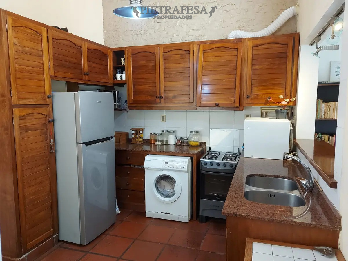 Casa ID.7208 - Casa en venta 5 dormitorios, 3 baños, fondo y cochera- Felix Buxareo-Villa Dolores