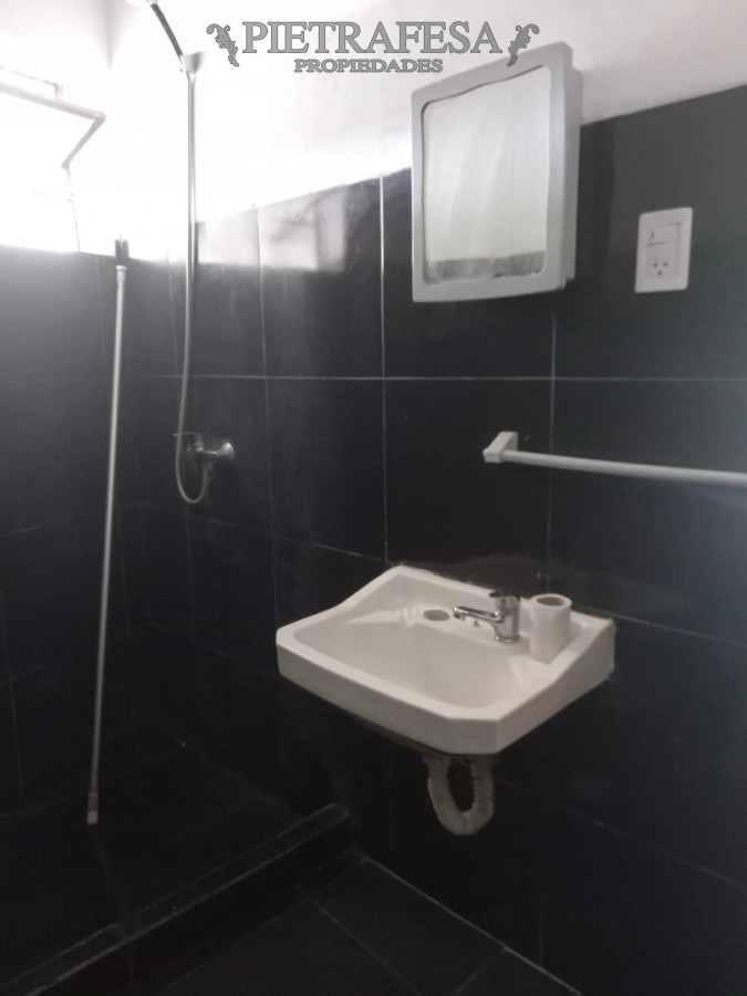 Casa ID.16317 - Casa en alquiler, 2 dormitorios, 1 baño, patio. El Pinar.