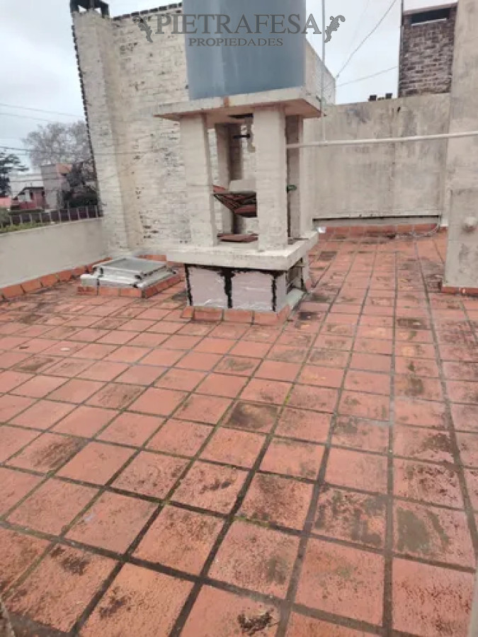 Casa ID.14080 - Casa en alquiler, 3 dormitorios, 2 baños, patio con parrillero, garaje. Carrasco.