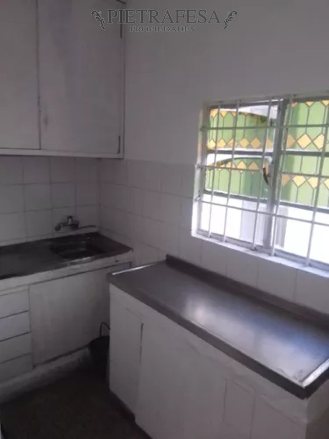 Casa ID.13165 - Casa en alquiler, 5dormitorios, 2baños, patio. Prado.