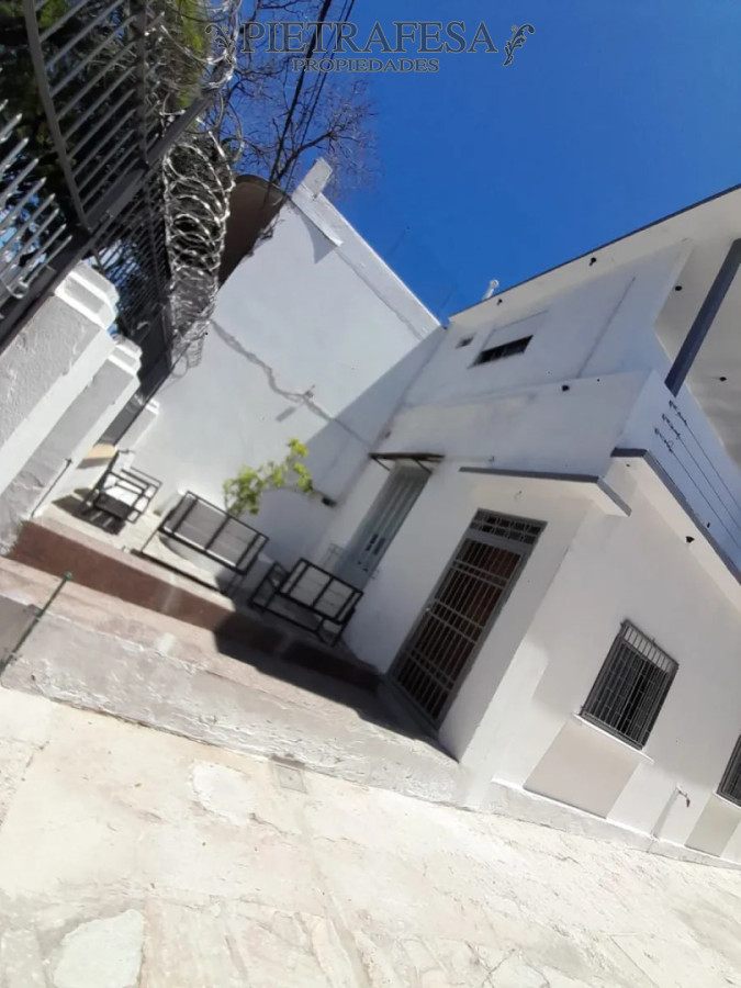 Casa ID.15038 - Casa remodelada en venta, 15 habitaciones, 16 baños, patio, cocheras. Reducto.