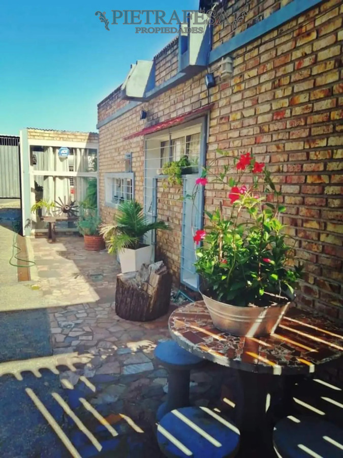 Casa ID.7331 - Casa en venta 4 dormitorios, 2 baños, fondo con barbacoa y galpón-Benito Riquet-La Teja